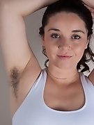 Hairy babe Maxine Holloway enjoys working out too